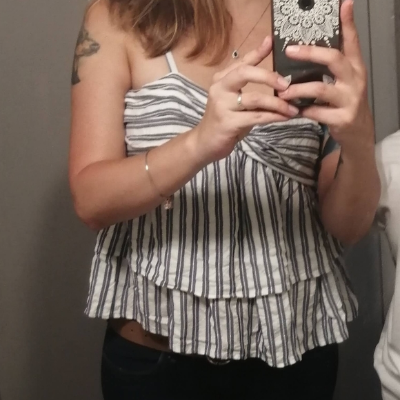 Express Babydoll/crop shirt size Medium - Picture 3 of 4